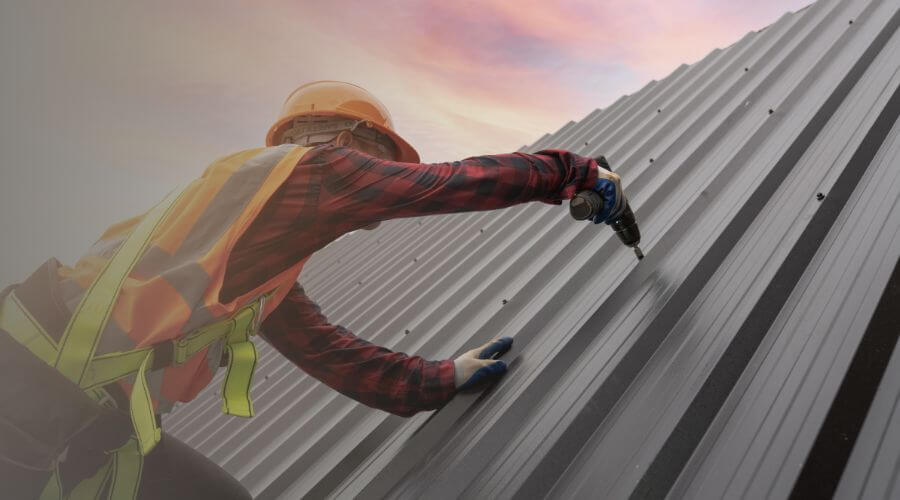 Professional gutter cleaning in El Portal, CA
